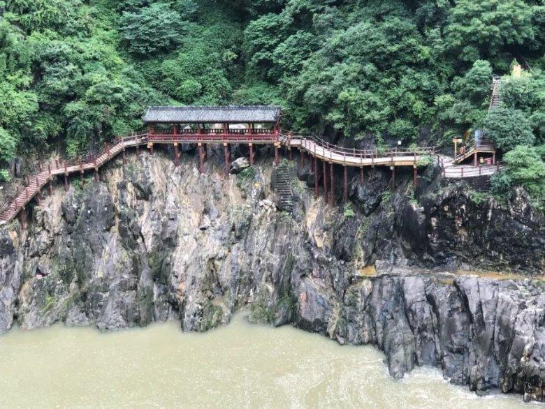 春运第一天,鹤峰开展暖冬行动,温暖旅客回家路